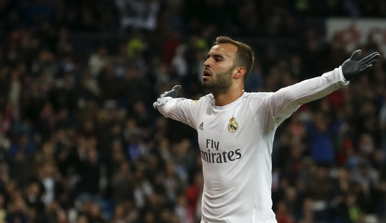 Penyerang Real Madrid, Jese Rodriguez melakukan selebrasi usai mencetak gol kegawang Sevilla pada Liga Spanyol di Stadion Santiago Bernabeu (21/3). Real Madrid menang besar atas Sevilla dengan skor 4-0. (AFP/PIERRE-PHILIPPE Marcou)