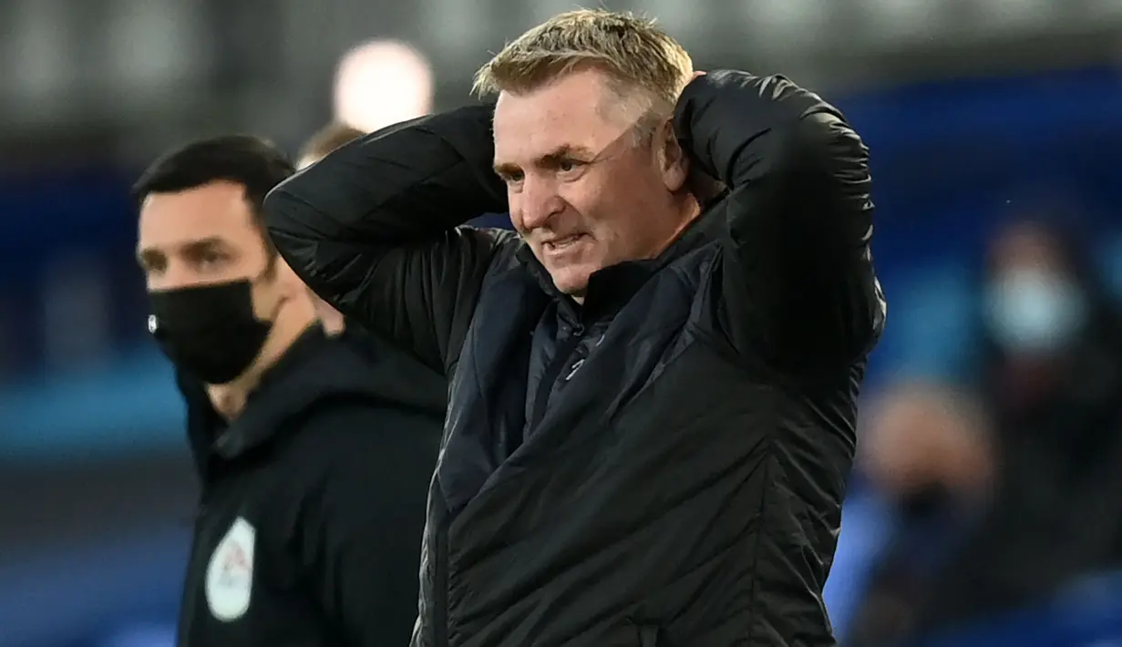 Dean Smith merupakan pelatih Aston Villa sejak tahun 2018 dan berhasil membawa The Villans ke puncak performanya pada musim lalu. Sayangnya, ia harus didepak dari Villa Park usai mengalami penurunan performa pada musim ini dan puncaknya kalah 0-1 dari Southampton. (AFP/Michael Regan)