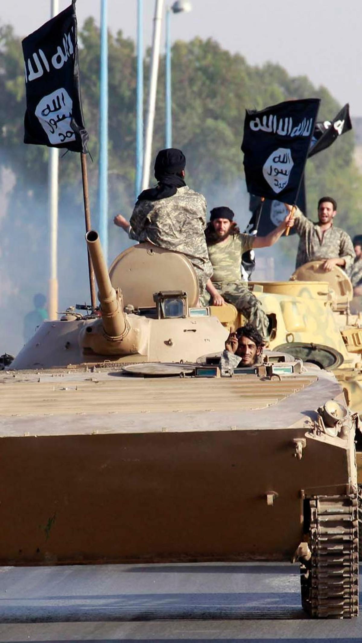 Dia juga disebut membuat "diagram manuver militer khusus yang dimaksudkan untuk membantu militan ISIS memaksimalkan serangan yang mematikan terhadap pasukan AS."