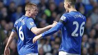 James McCarthy Berselebrasi Usai Membobol Gawang MU. (Reuters/Andrew Yates)