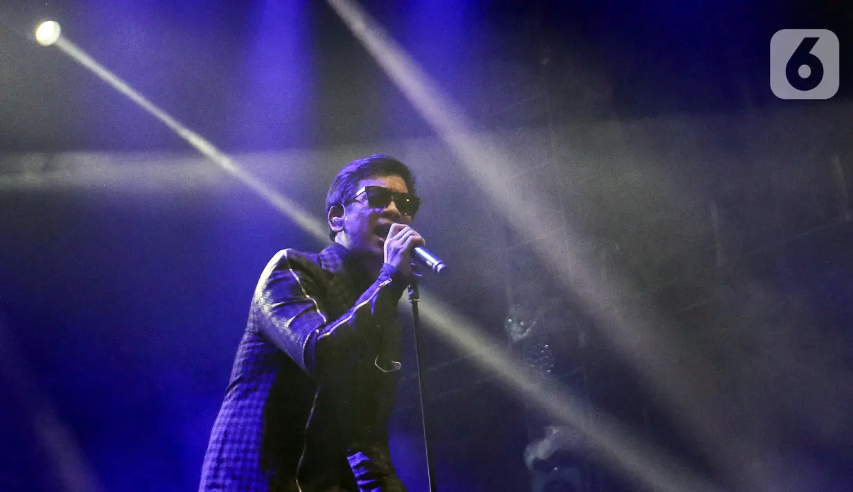 Grup musik D'masiv saat tampil di festival musik Soundfest di Gambir Expo, Kemayoran, Jakarta, Jumat (23/5/2025). (Liputan6.com/Herman Zakharia)