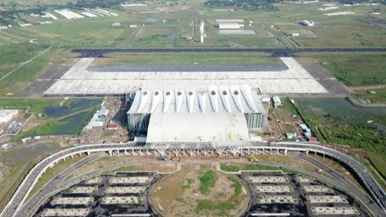 Presiden juga meyakini didukung Tol Cisumdawu, BIJB Kertajati akan menjadi Bandara masa depan. Terlebih banyak investor dari negara luar yang tertarik untuk masuk berinvestasi dalam pengelolaan BIJB Kertajati.