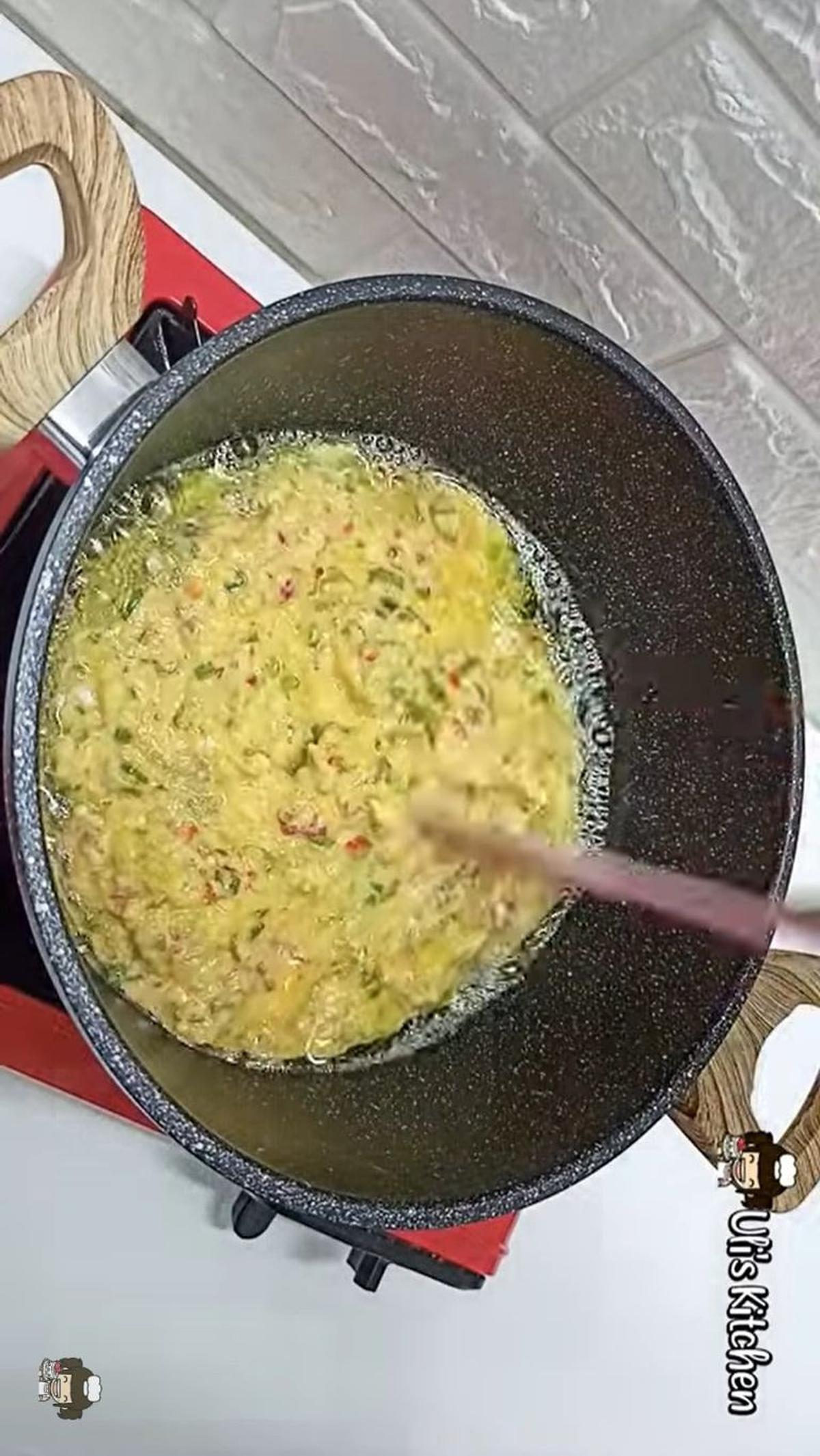 Masukkan Seluruh Bahan ke Penggorengan