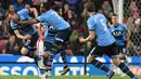 Pemain Tottenham Hotspur, Harry Kane (kiri) merayakan golnya ke gawang Stoke City  pada lanjutan Liga Inggris di Stadion Britannia, Stoke, Selasa (19/4/2016) dini hari WIB. (AFP/Paul Ellis)