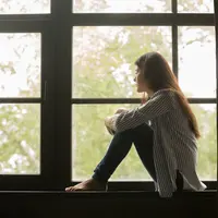 Ilustrasi perempuan/copyright shutterstock/fizkes