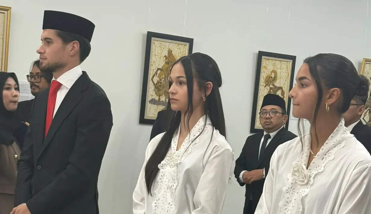 Kevin Diks dan dua pemain keturunan lainnya, Noa Leatomu dan Estella Loupatty, telah resmi menjadi Warga Negara Indonesia (WNI). (Dok PSSI)