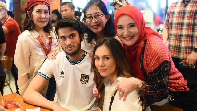 Ibu Sabda Ahessa Sudah Beri Restu, Ini 6 Potret Wulan Guritno dan Keluarga Kekasih