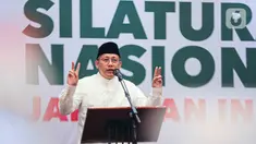 Anas Urbaningrum saat menghadiri Halalbihalal dan Silaturahmi Nasional III Jaringan Indonesia (JARI) di salah satu hotel kawasan Jakarta, Minggu (21/5/2023). (Liputan6.com/Faizal Fanani)