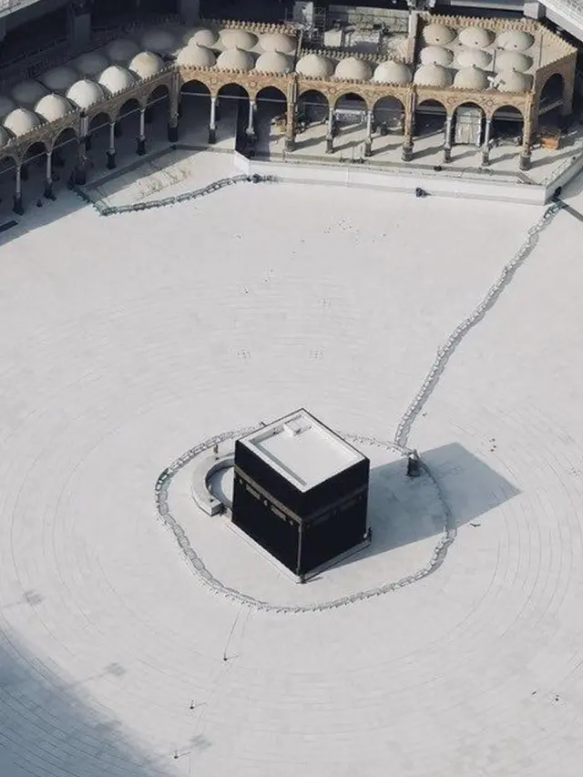 Potret Ka'bah disterilisasi