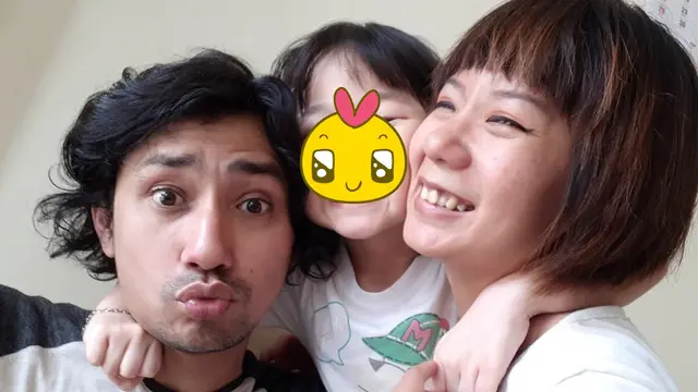 Enam Tahun Menikah, Ini 6 Potret Harmonis Revaldo dan Istri yang Jarang Tersorot