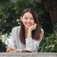 ilustrasi perempuan tertawa/Toonz Jirana/Shutterstock