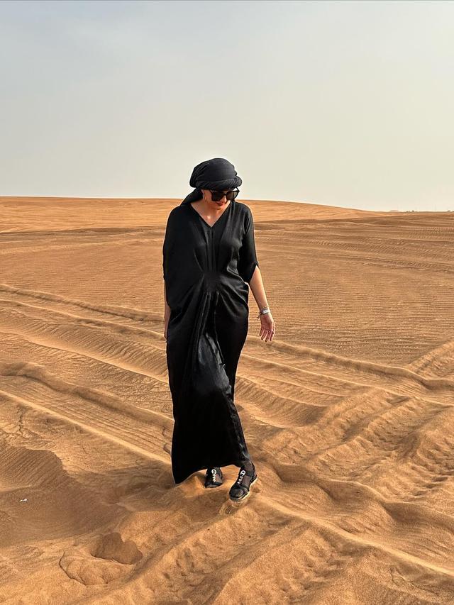 7 Potret Donna Agnesia Pakai Kaftan Waktu Liburan di Dubai Ini Curi Perhatian