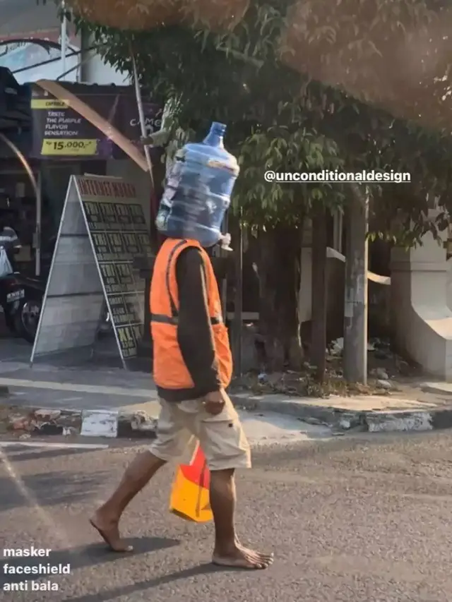 8 Potret Nyeleneh Orang Kerja Takut Terik Matahari Ini Kocak