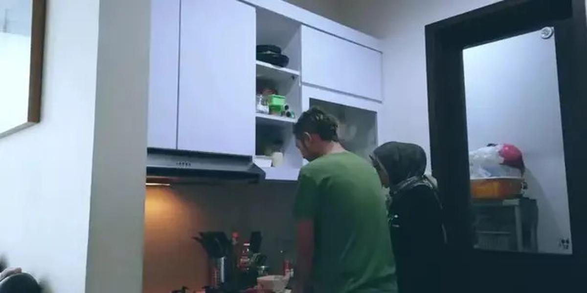 Potret Dapur Minimalis di Rumah Aryani Fitriana dan Donny Michael, Modelnya Simpel Tapi Estetik