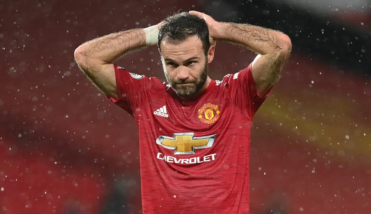 Juan Mata. Gelandang berusia 33 tahun asal Spanyol ini telah memperkuat 3 tim besar, Valencia, Chelsea dan Manchester United. Sukses meraih trofi Liga Champions dan Liga Europa bersama Chelsea dan Manchester United. Gelar juara Liga belum mampu diraihnya. (AFP/Michael Regan/Pool)