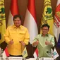 Ketua Umum Partai Demokrat Agus Harimurti Yudhoyono, Ketua Umum Partai Golkar Airlangga Hartarto, Ketua Umum PKB Muhaimin Iskandar, Ketua Umum PAN Zulkifli Hasan berfoto bersama saat silaturahmi awal tahun di Hotel Dharmawangsa, Jakarta, Minggu (8/1/2023). Delapan pimpinan partai politik bertemu untuk membahas sistem proporsional tertutup dalam pelaksanaan Pemilu 2024 yang diwacanakan oleh Ketua Komisi Pemilihan Umum (KPU). (Liputan6.com/Herman Zakharia)