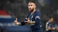 Neymar. Pemain berusia 30 tahun ini kini menjalani musim ke-5 bersama Paris Saint-Germain. Total telah tampil 130 laga di semua ajang dengan torehan 90 gol dan 55 assist. Bersama Timnas Brasil telah mengoleksi 116 caps, dengan torehan 70 gol dan 52 assist. (AP/Franck Fife)