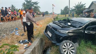 Avanza Tertabrak Kereta Siantar Ekspres, Satu Orang Tewas