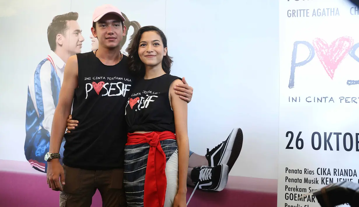"Ya percaya aja sama lawan main, gue percaya sama Putri. Kita ngebuild chemistry, kita jalan bareng, kita membuat perasaan cinta itu keluar. Jadi harus intens dan jujur," tutur Adipati Dolken. (Nurwahyunan/Bintang.com)