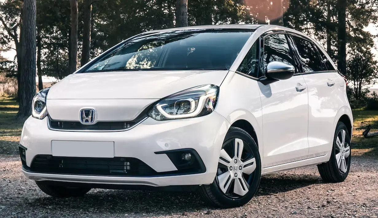 Kah Motors selaku pemegang Honda di Singapura meluncurkan Honda Jazz dengan berbagai varian. Melansir dari laman resmi Honda Singapura (honda.com.sg), Jazz terbagi menjadi dua yaitu "Jazz" dan "New Jazz". Untuk varian Jazz terdapat tiga trim yaitu Base, Home, dan e:HEV. Sementara untuk New Jazz yang baru meluncur di tahun 2023 mendapatkan trim Luxe dan Crosstar. (Source: honda.com.sg)