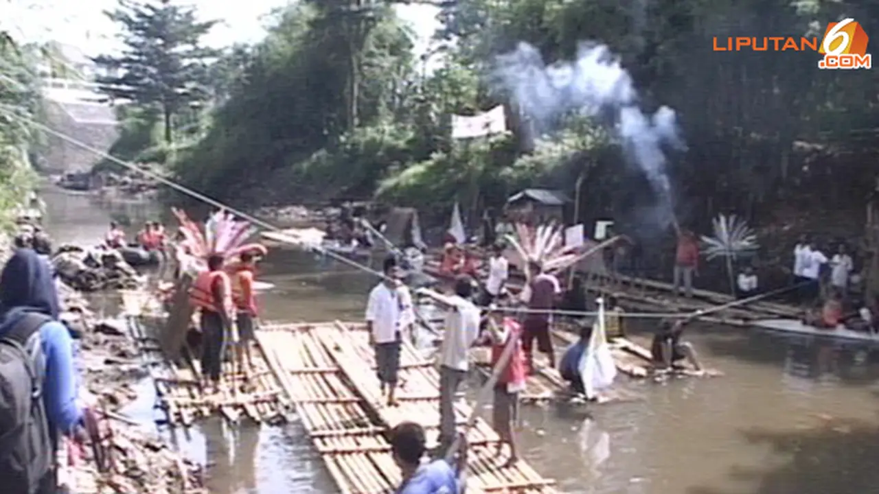 rakit-ciliwung-130630-b.jpg
