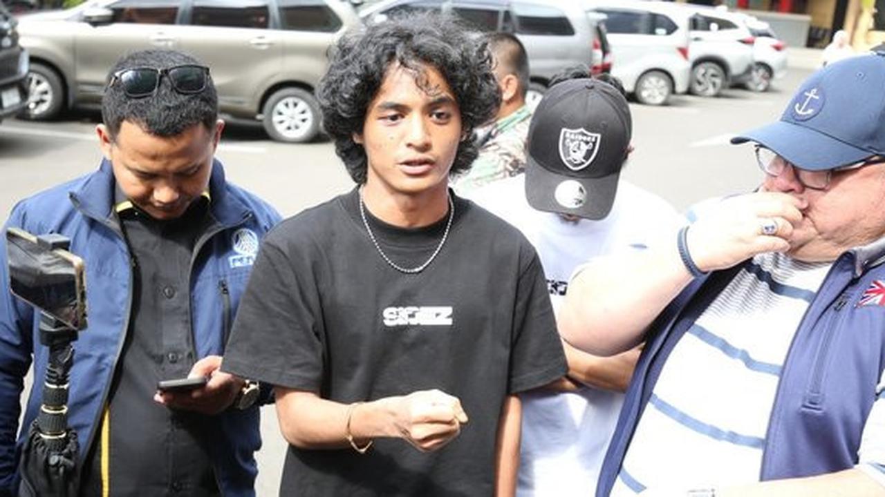 Tak Hanya Soal Stiker Monyet, Vadel Badjideh Kecewa Rekaman Vokalnya Tak Muncul di Video Klip Terbaru Radja 'Apa Sih