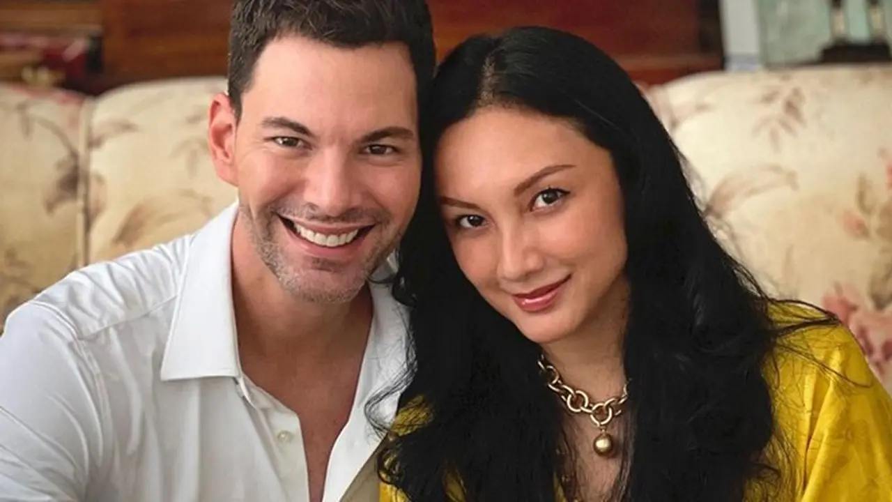 7 Potret Tata Cahyani Mantan Istri Tommy Soeharto dengan Kekasih, Selalu Mesra