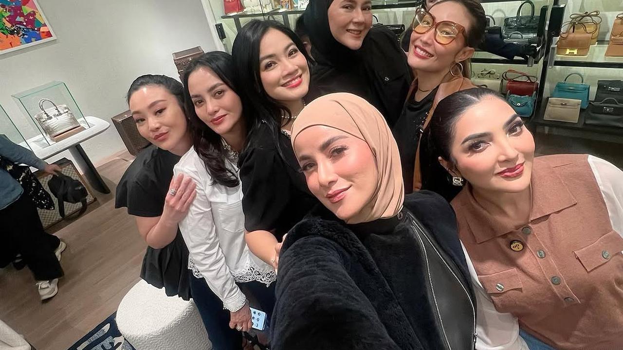 Potret Geng Artis Cendol Kembali Gelar Arisan di Awal 2025, Tetap Kompak dan Positif Vibes