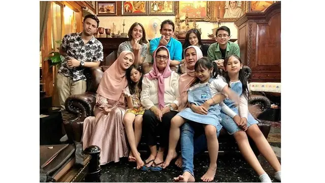 Momen berkumpul bersama, terlihat begitu akrab meski hanya ada El.