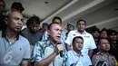 Kapolda Metro Jaya Irjen M Iriawan ketika mengadakan konferensi pers  di Bandara Halim Perdanakusuma, Minggu (1/1). Kapolda menyatakan, dengan tertangkapnya Ius Pane, perburuan para perampok di Pulomas dinyatakan tuntas. (Liputan6.com/Faizal Fanani)