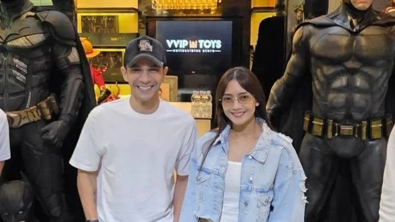 Ririn Dwi Ariyanti dan Jonathan Frizzy
