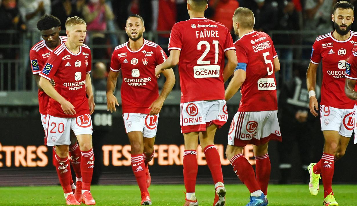 Sementara tuan rumah mampu memperkecil skor lewat gol yang dicetak oleh Franck Honorat dan Steve Mounie. (Foto: AFP/Loic Venance)