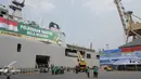 Kapal Banda Aceh 593 yang akan membawa seribu santri Bela Negara di Pelabuhan Kolin Lamil Tanjung Priok, Jakarta, Sabtu (21/11). Kegiatan ini bertujuan untuk memberikan penanaman rasa cinta tanah air untuk para santri. (Liputan6.com/Faizal Fanani)