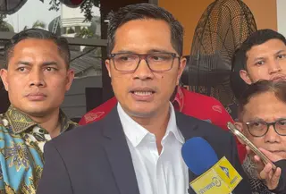 Kuasa hukum mantan Jampidsus Kejagung Febrie Adriansyah, Febri Diansyah menilai jawaban Polri dan Kejaksaan Agung dalam sidang praperadilan justru memperkuat dalil yang mereka ajukan. (Liputan6.com/Ady Anugrahadi)