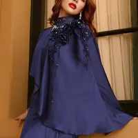 Hari Lebaran Kurban identik dengan busana serba putih. Namun Tasya Farasya tampil beda dengan gaya bold [@tasyafarasya]