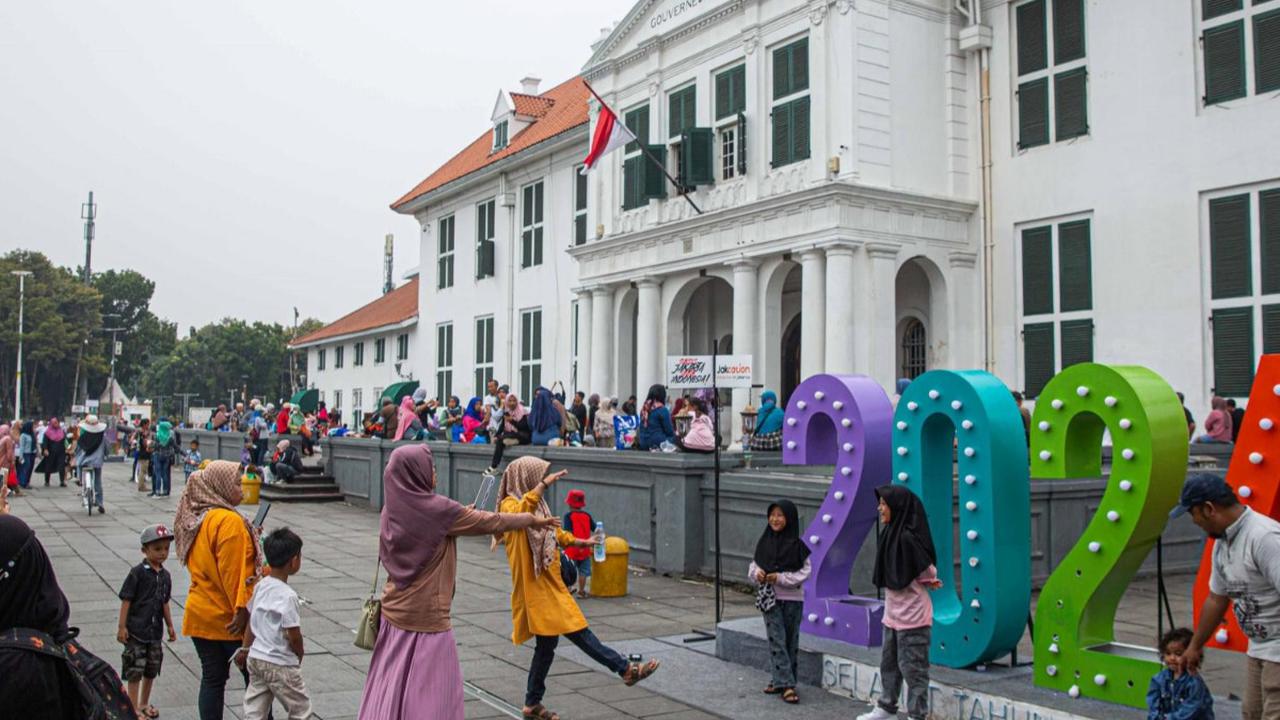 Hari libur Natal 2023 dan Tahun Baru 2024 dimanfaatkan warga ibu kota dan sekitarnya untuk menghabiskan waktunya untuk bersantai dan berlibur di sejumlah tempat wisata di Jakarta.<br>