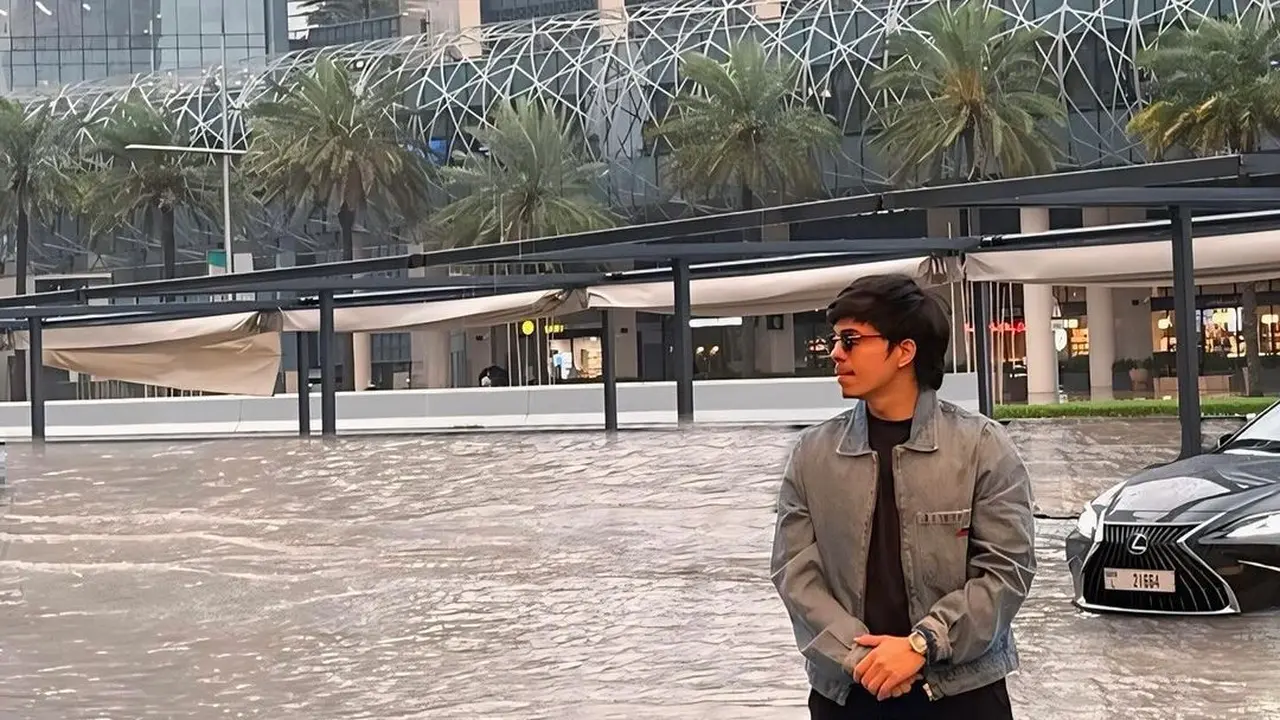 6 Gaya Atta Halilintar dan Aurel Hermansyah Liburan di Dubai yang Tengah Diterjang Banjir Besar