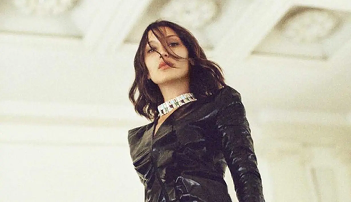 Bangga dengan darah keturunannya merupakan hal yang wajar bagi setiap orang. Seperti yang dilakukan Bella Hadid yang tidak malu untuk membanggakan daerah asalnya. (Instagram/bellahadid)