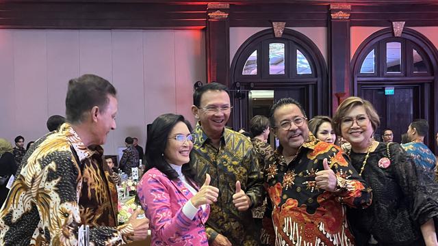 Anggota Dewan Pertimbangan Presiden (Wantimpres), Irjen Pol (Purn) Sidarto Danusubroto genap berusia 88 tahun. Sejumlah tokoh dari artsi hingga politikus hadir. (Liputan6.com/Winda Nelfira)