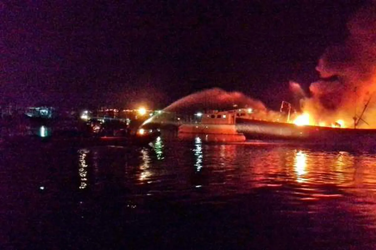 3 Kapal Nelayan Terbakar di Muara Angke