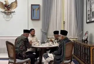 Seskab Teddy Indra Wijaya mengungkapkan isi pembicaraan Presiden Prabowo dengan tiga pimpinan ormas Islam saat buka puasa bersama di Istana Merdeka Jakarta. (Foto: Istimewa)