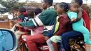 Definisi naik motor satu keluarga besar. (Source: hipwee.com)
