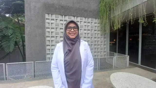 Dokter Ertania Nirmala SpKFR AIFO dari Eka Hospital Depok menyarankan pengemudi untuk perbaiki postur dan latihan fisik mulai dari sekarang demi cegah nyeri punggung saat perjalanan mudik.