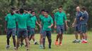 Gelandang Timnas Indonesia, Evan Dimas, berlatih di halaman Hotel Lor In, Jawa Barat, Sabtu (3/12/2016). Pada latihan terakhir pemain Timnas Indonesia hanya berlatih ringan. (Bola.com/Vitalis Yogi Trisna)