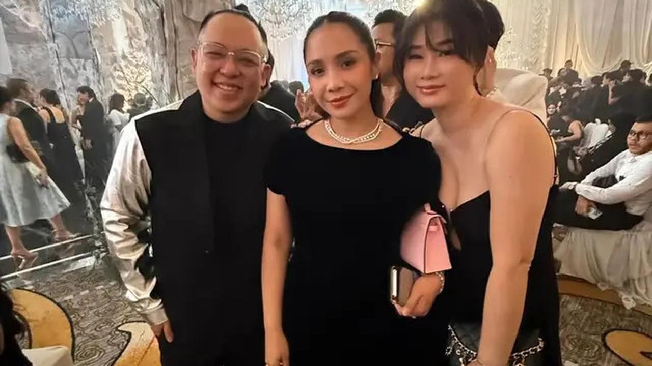 8 Foto Artis Pakai Long Dress di Resepsi Luna Maya dan Maxime, Tampil Elegan dan Anggun
