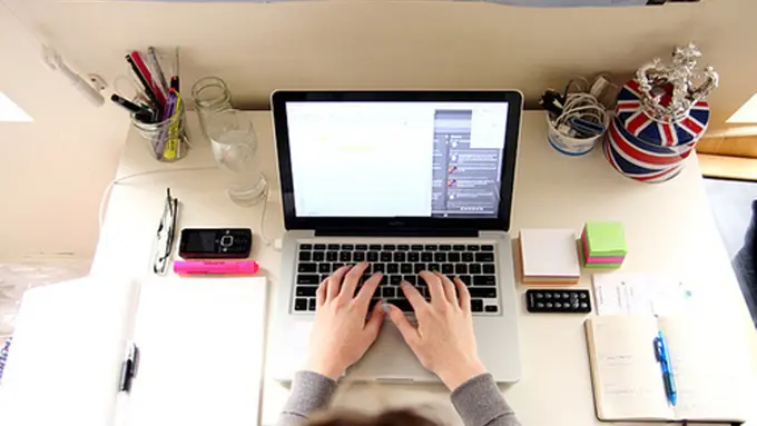 5 Keuntungan yang Kamu Dapat Kalau Kerja di Hari Libur