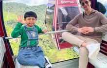 Potret Verrell Bramasta Liburan Singkat ke Malaysia Bersama Adik Sambung, Gemas Lengket Banget saat Jalan-jalan