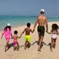 Cristiano Ronaldo dan anak-anaknya. (dok. @cristiano/Instagram/https://www.instagram.com/reel/C4nC7emAcWy/?igsh=MXYyempxajk2andneg==/Putri Astrian Surahman)