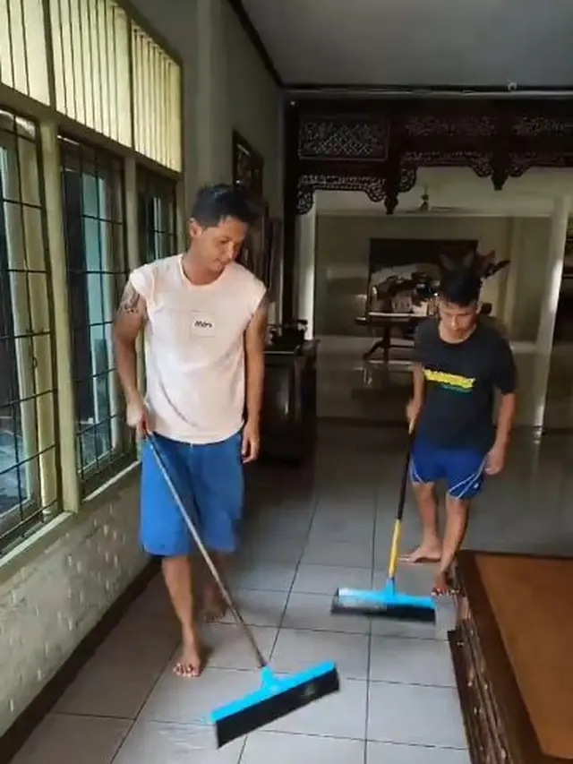 Gibran Marten di Rumah Roy Marten