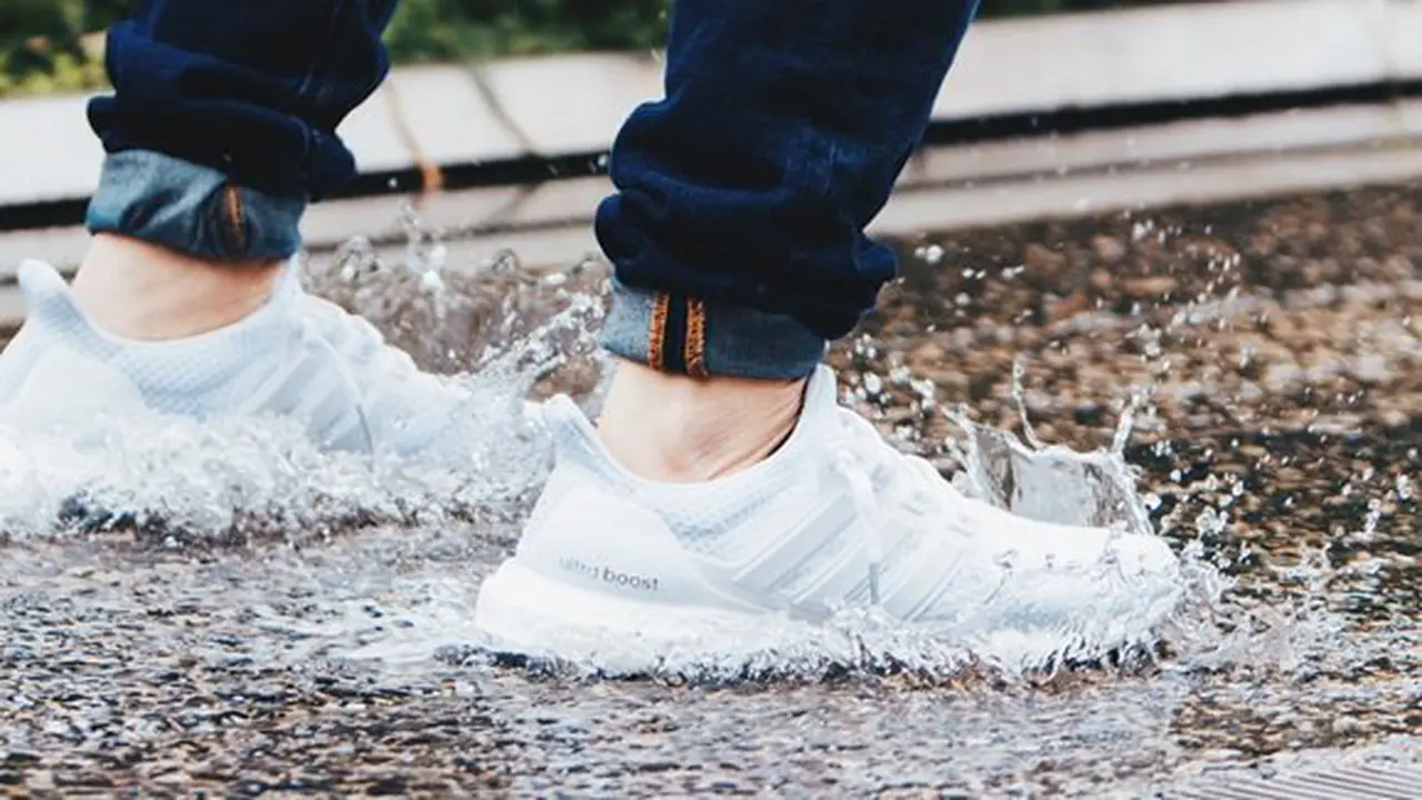 Tips merawat sepatu/copyright Unsplash.com/JULIAN ALEXANDER